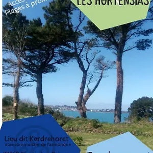 Aire De Camping Car, Caravane, Tente Emplacement Nu Avec Electricite Petit Camping Campingplatz Plestin-les-Grèves